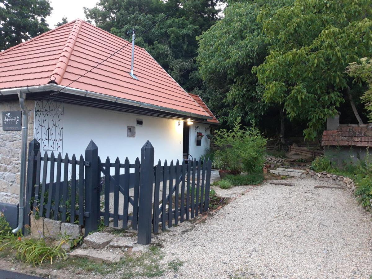 Kismadar Vendeghaz Noszvaj Apartment Luaran gambar