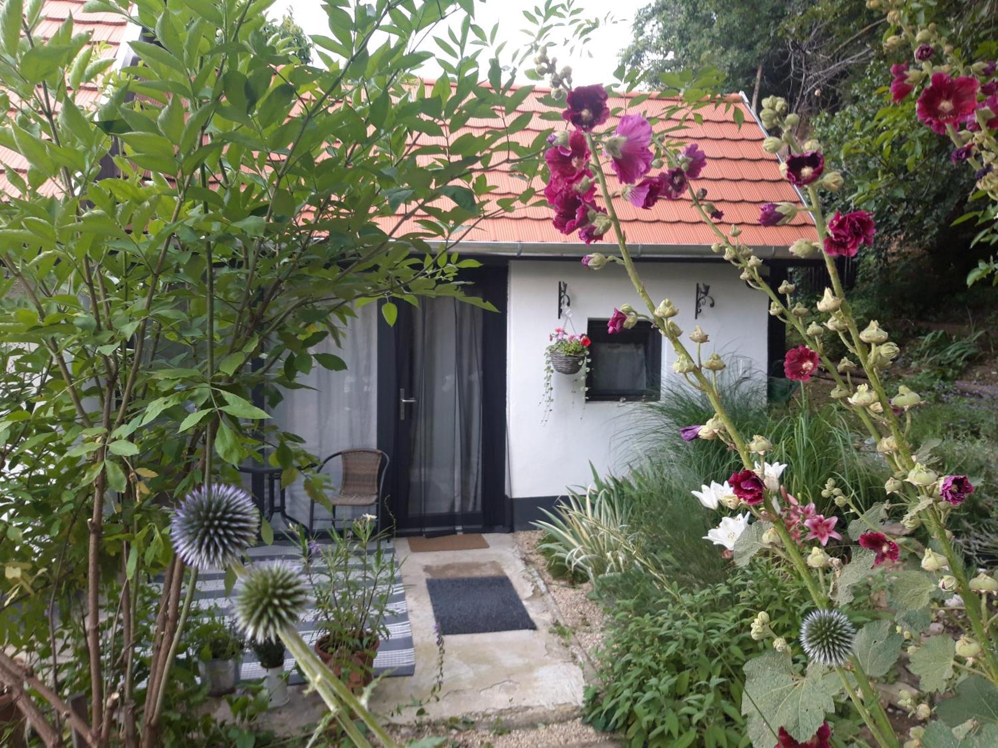 Kismadar Vendeghaz Noszvaj Apartment Bilik gambar